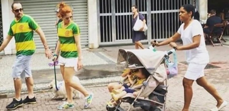 Cidadãos com babá em Protestos no Brasil |