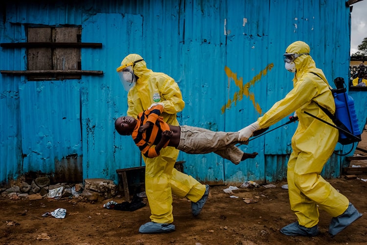 Vítima do Ebola - Daniel Berehulak