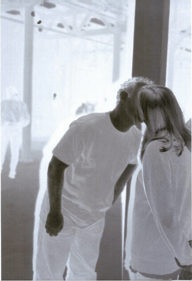 Douglas Gordon – Kissing with Amobarbital, 1995 Instalación | Proyección de 80 diapositivas Dimensiones variables